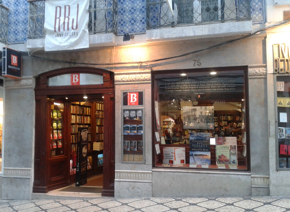 Resultado de imagem para livraria bertrand lisboa chiado