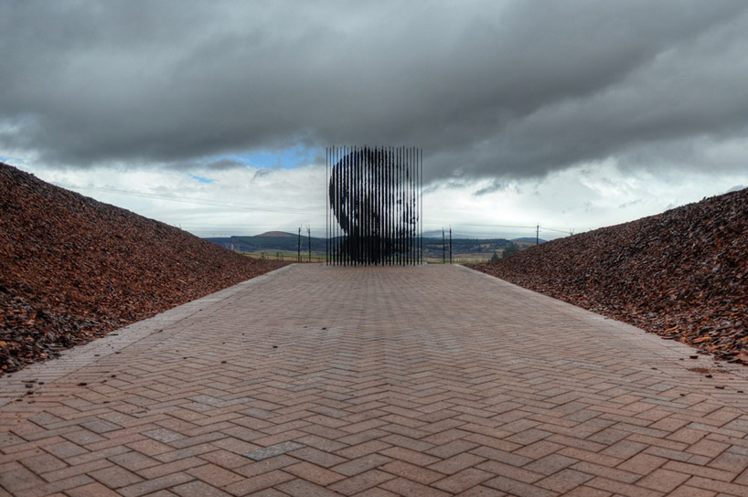 A escultura vista de longe - Foto Jonathan Burton