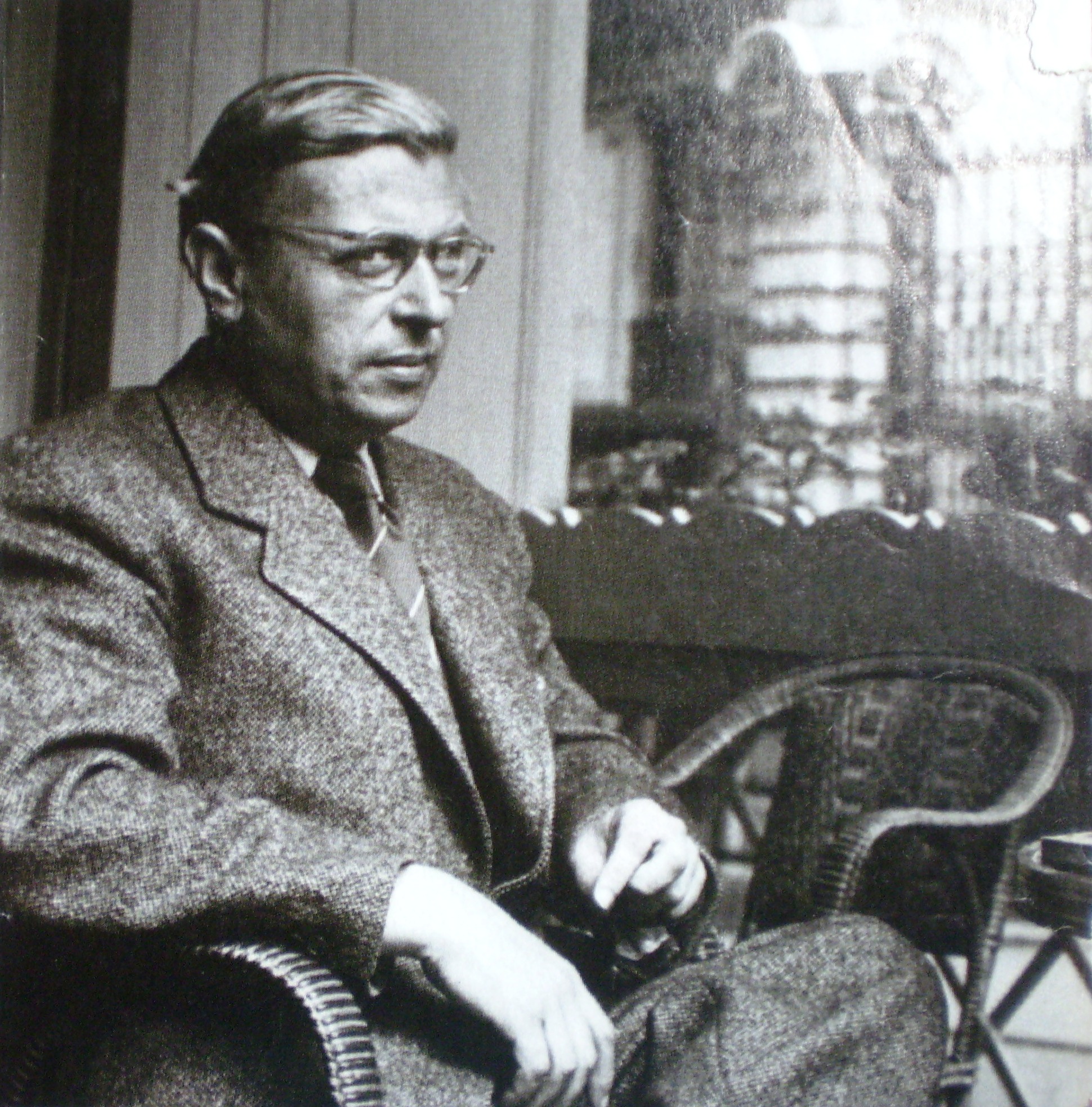 Jean-Paul_Sartre_FP