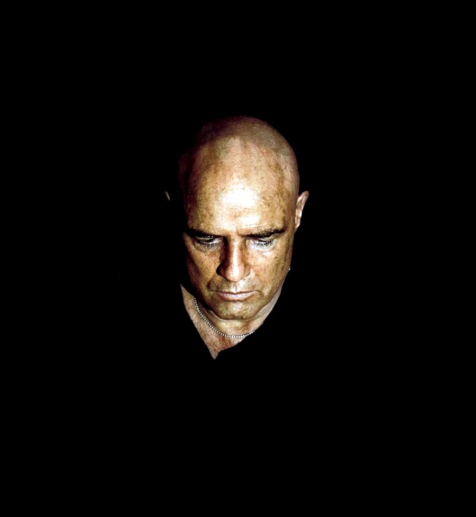 Marlon Brando é o Coronel Kurtz em Apocalypse Now