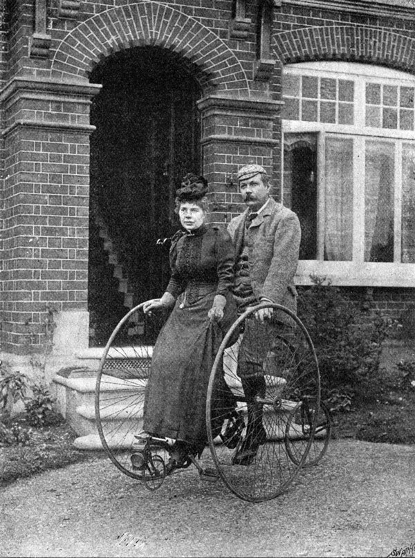 Sir Arthur Conan Doyle e a esposa em 1892.