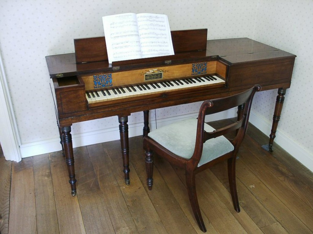 O piano de Jane Austen que atualmente está no museu que leva seu nome 