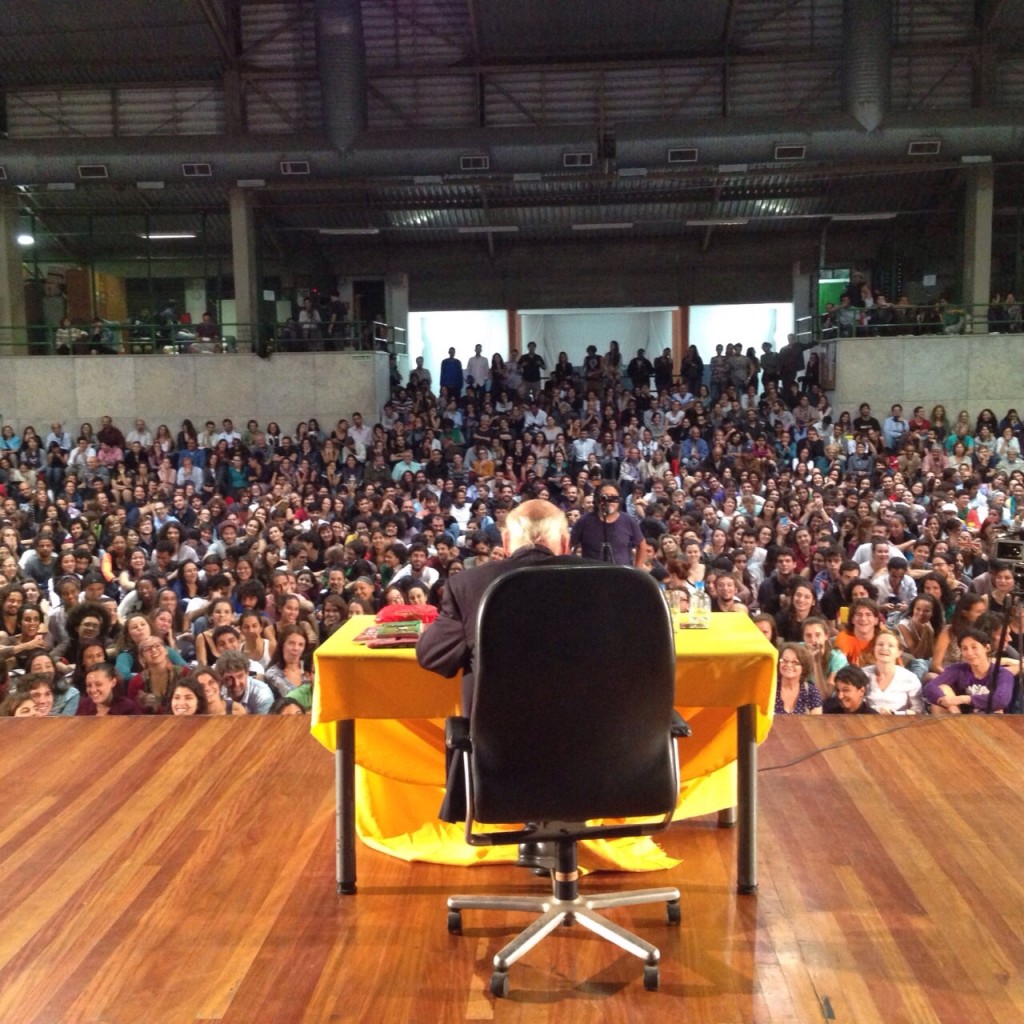 A última palestra de Eduardo Galeano no Brasil aconteceu em 15 de abril de 2014 na PUC RJ. Foto Ivan Pinheiro Machado